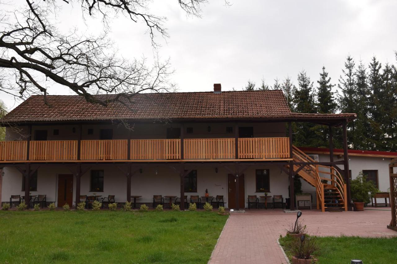 Gosciniec Pod Debem Villa Trzciel Exterior photo