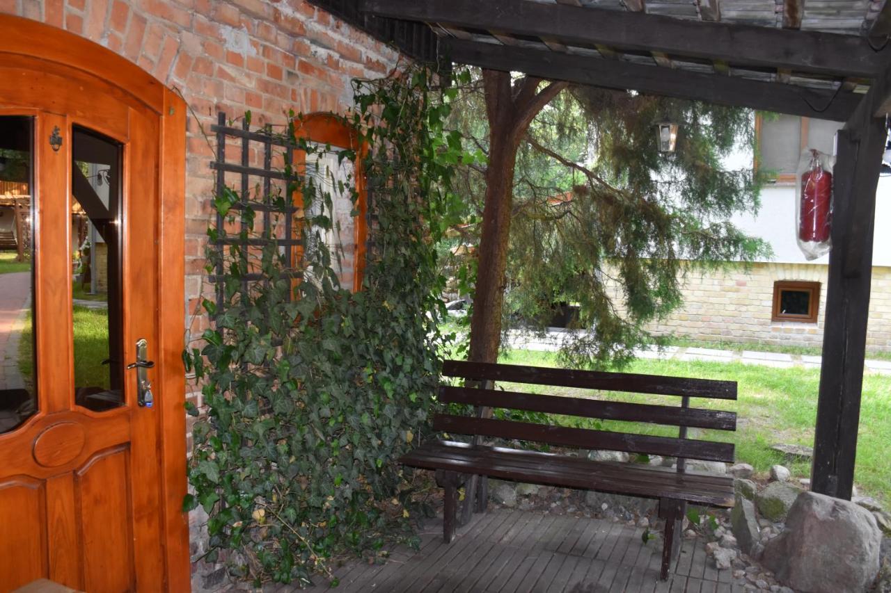 Gosciniec Pod Debem Villa Trzciel Exterior photo